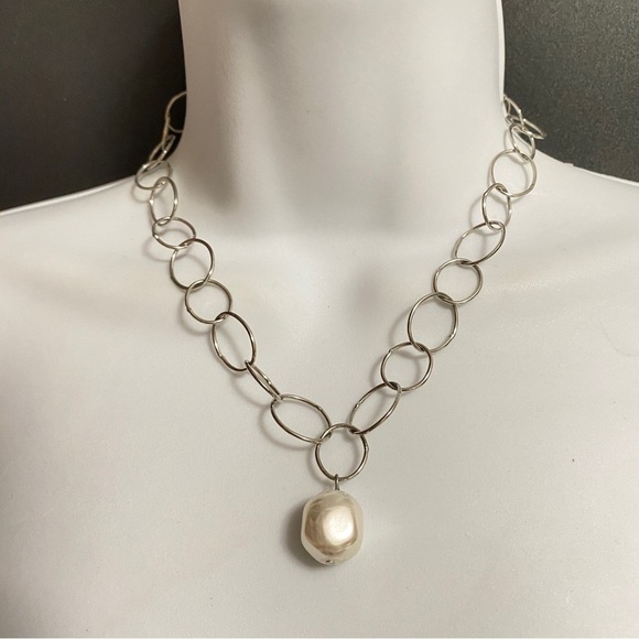 Imitation Pearl Pendant Silver Tone Necklace - Picture 1 of 7